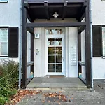 Eichen Apartment- 4 Personen- Balkon- Parkplatz- Waschmaschine شقة *